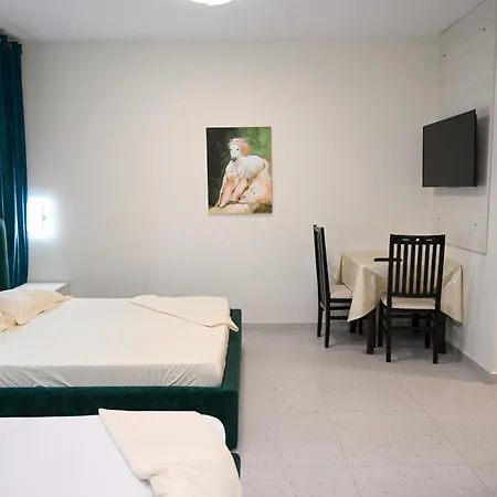 Hoxha 80 Appart hôtel