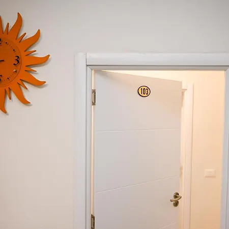 Hoxha 80 Apartahotel