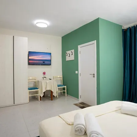 Hoxha 80 Lägenhetshotell 3*