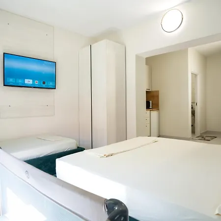 Hoxha 80 Lägenhetshotell 3*