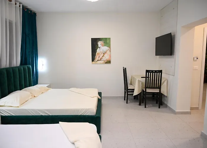 Hoxha 80 Appart hôtel