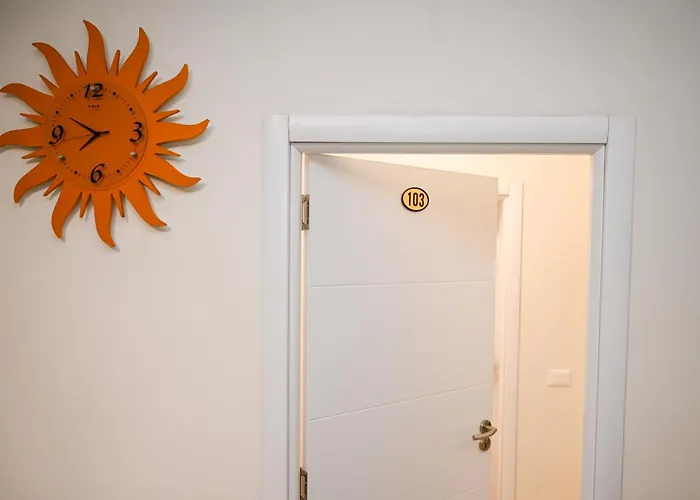 Hoxha 80 Appart hôtel