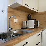 Ξενοδοχείο με διαμερίσματα Hoxha 80 3*