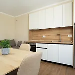 Ξενοδοχείο με διαμερίσματα Hoxha 80