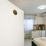 Hoxha 80
