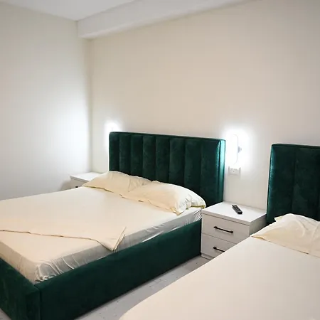 Hoxha 80 Apartmanhotel