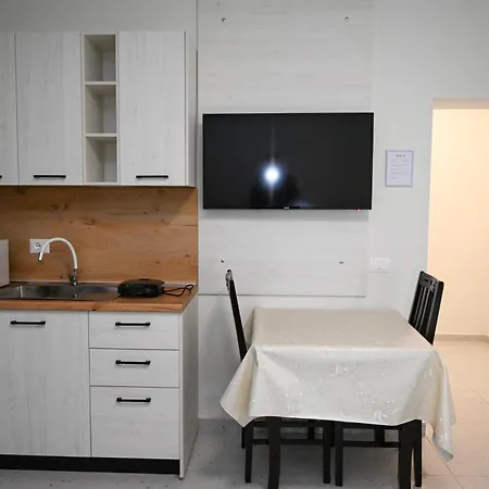 Hoxha 80 Apartmanhotel 3*