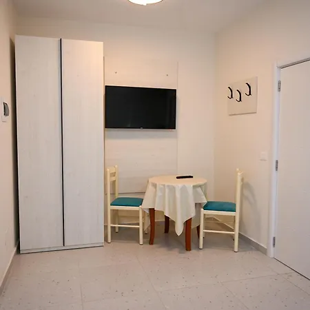 Hoxha 80 Apartmanhotel 3*