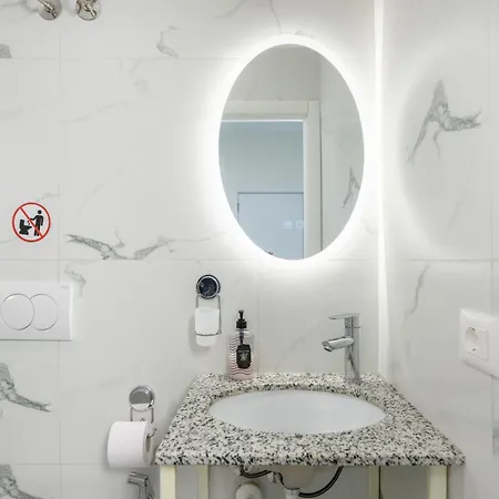 Hoxha 80 Aparthotel 3*