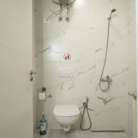 Hoxha 80 Aparthotel