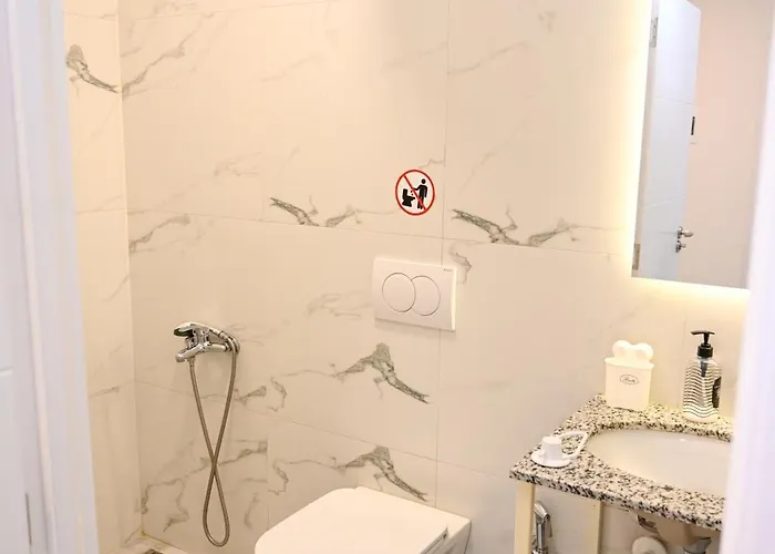 Hoxha 80 Дуррес