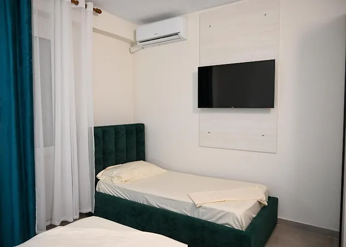 Hoxha 80 Дуррес