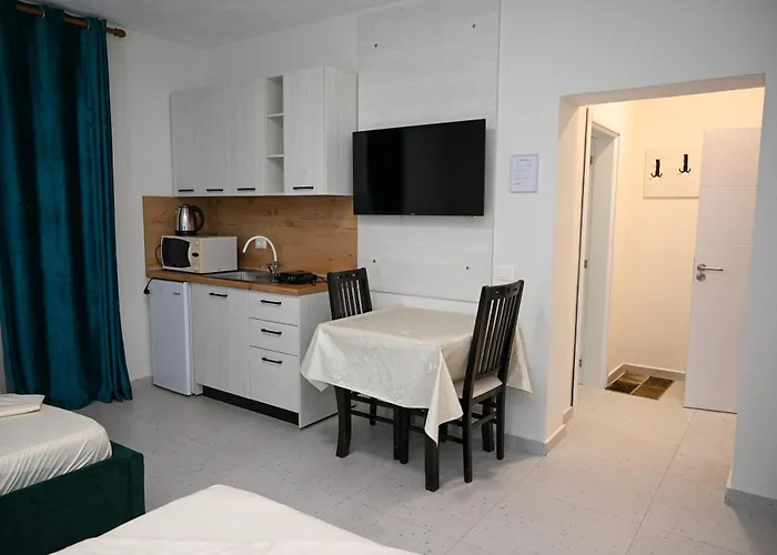 Апарт-отель Hoxha 80