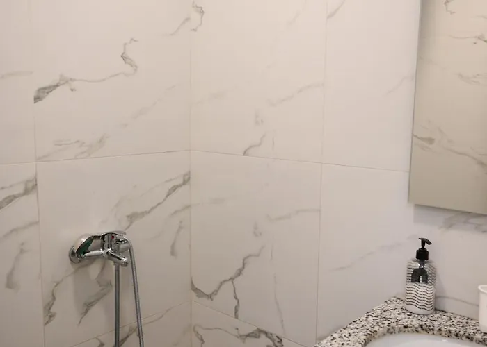 Hoxha 80 Aparthotel 3*